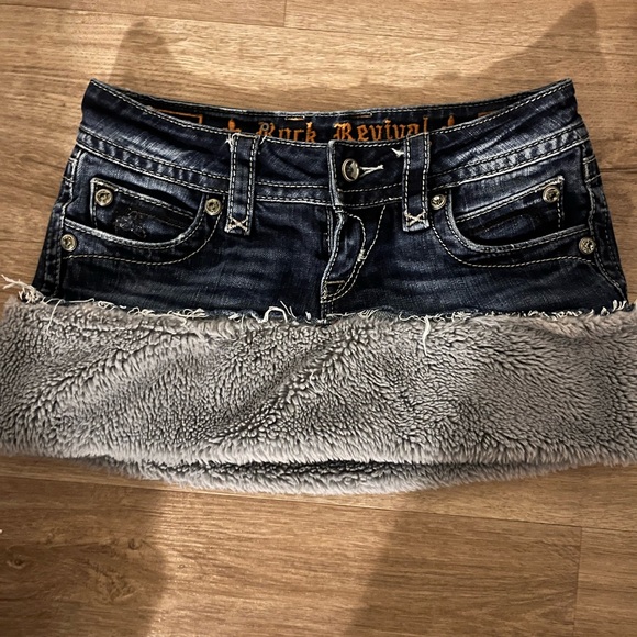 Rock Revival Dresses & Skirts - Rock Revival fur Mini Skirt with Gray Trim